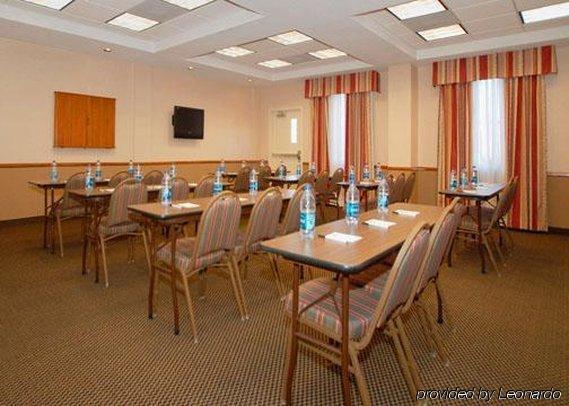 Hotel Comfort Airport North West Chase