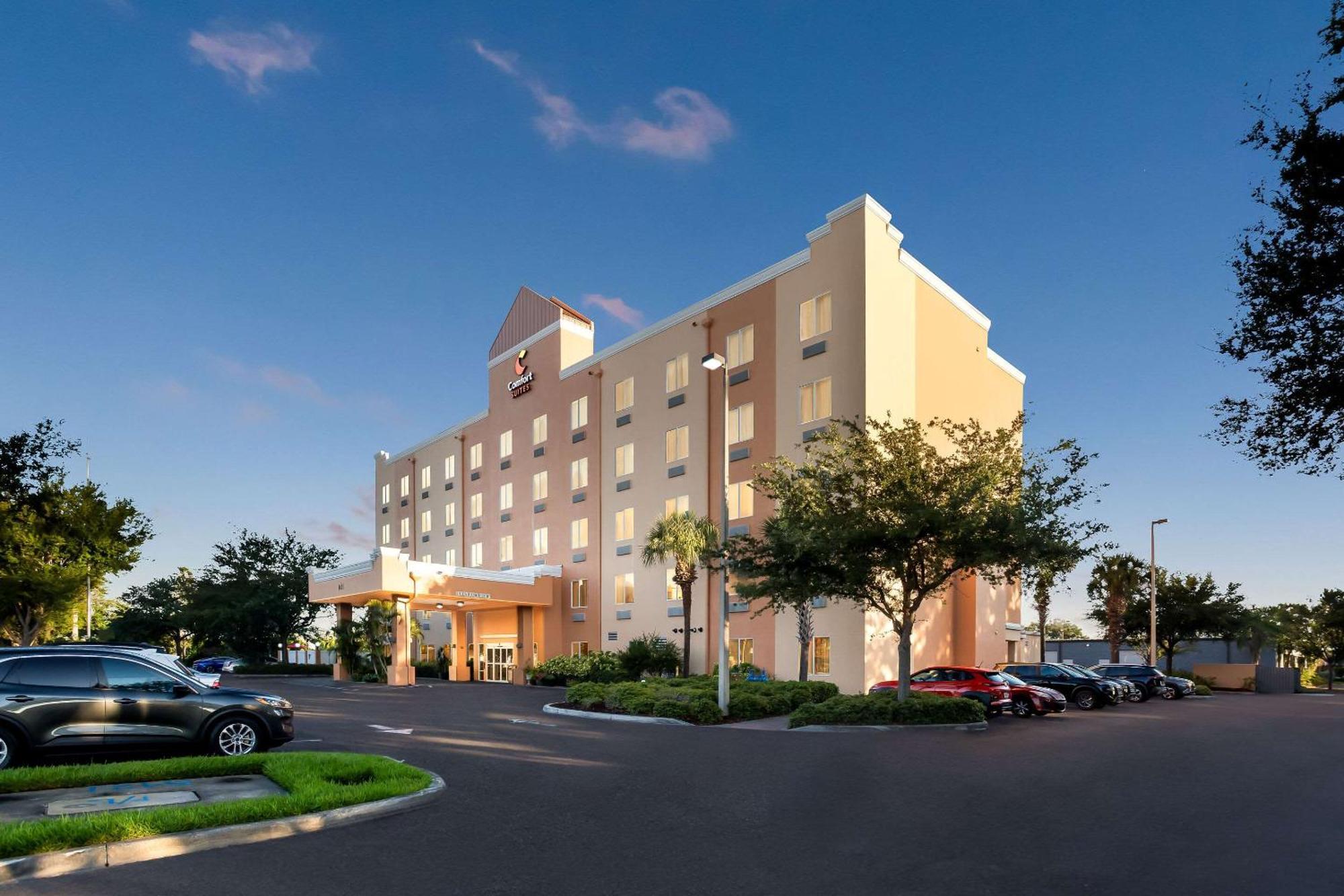 Hotel Comfort Airport North West Chase
