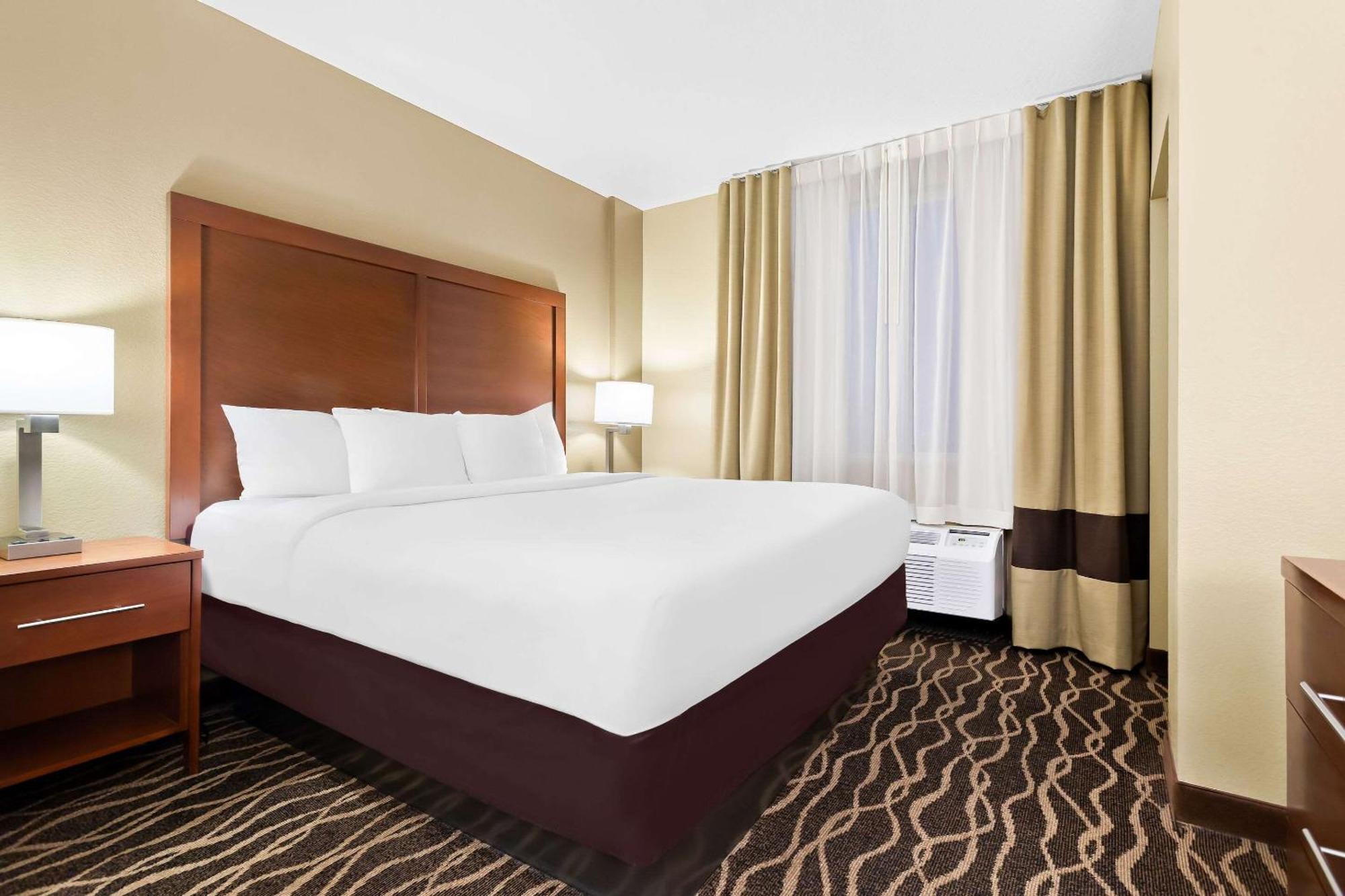 Comfort Airport North Hotel